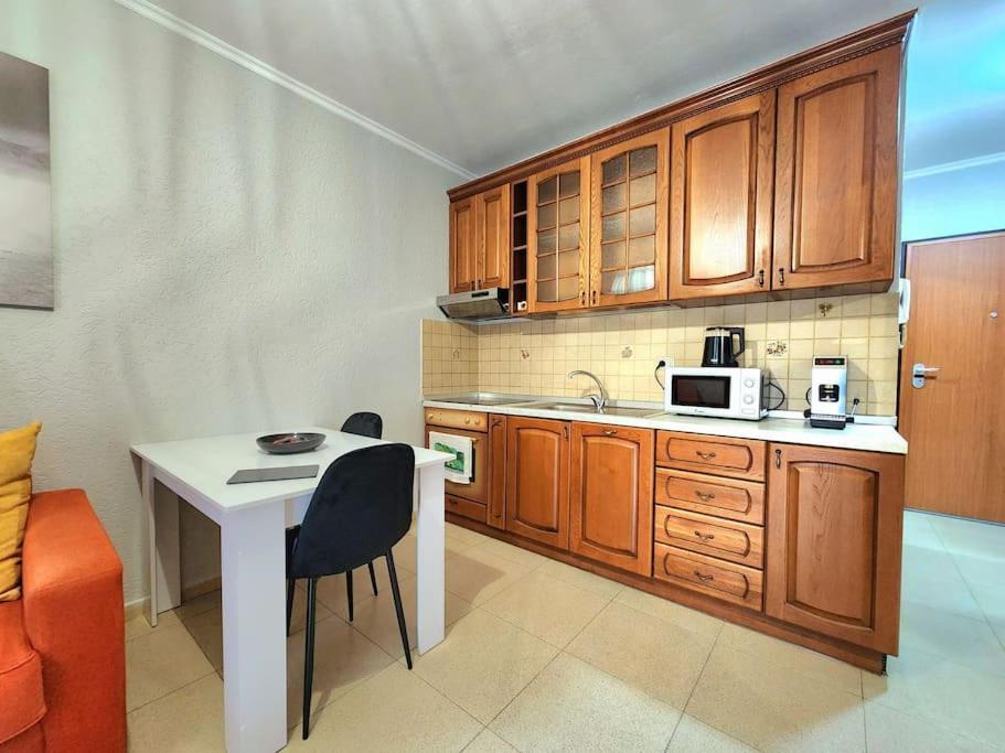 Apartamento One Bd Flat Near Center With 24H Self Check In Tirana Exterior foto