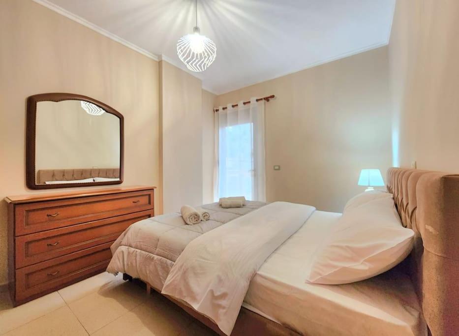 Apartamento One Bd Flat Near Center With 24H Self Check In Tirana Exterior foto